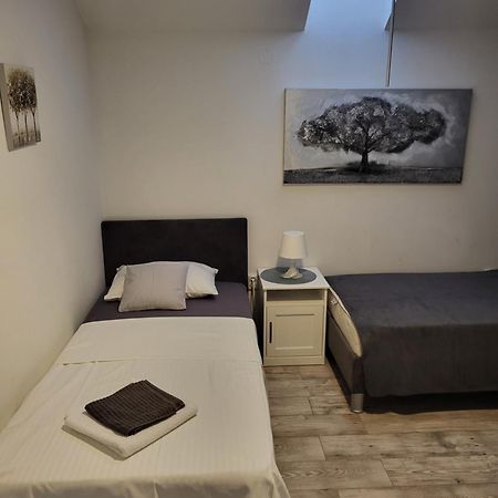 Guest House Lucija Buzin Buitenkant foto