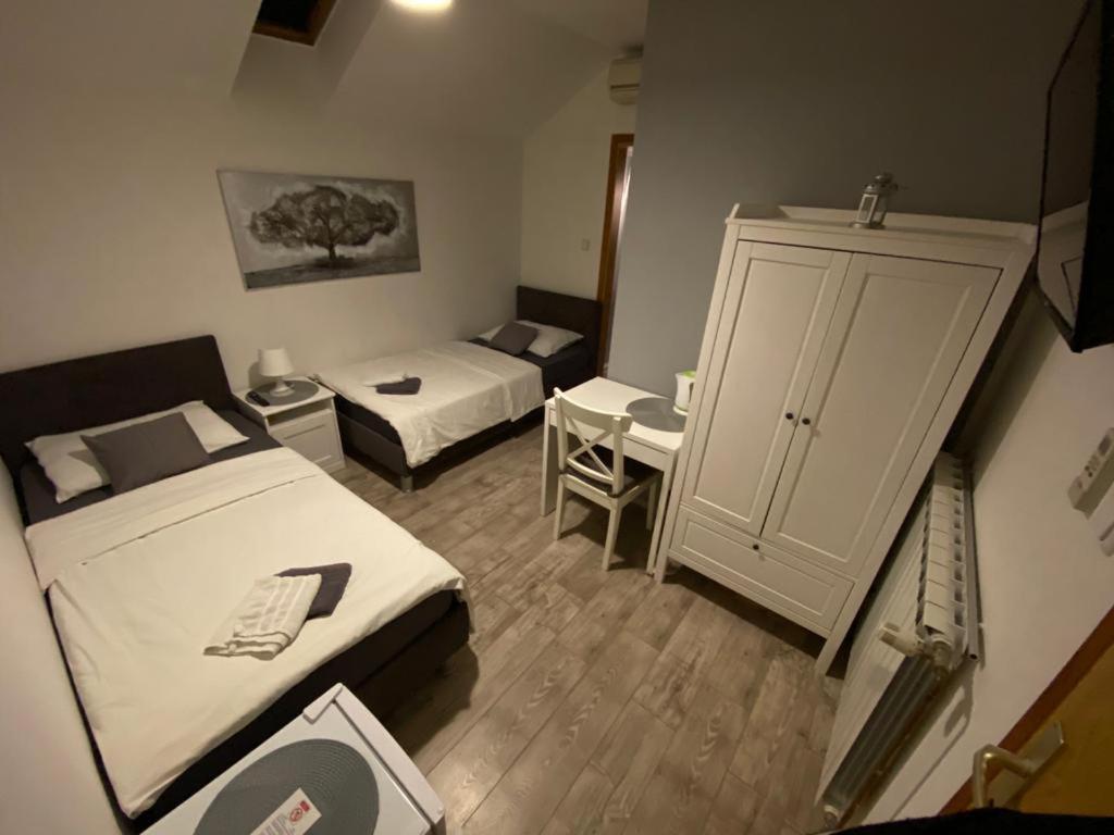 Guest House Lucija Buzin Buitenkant foto