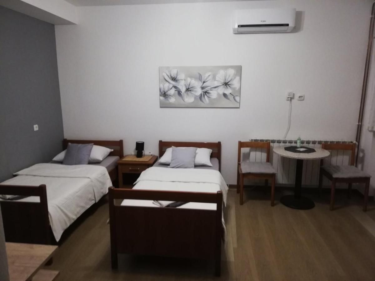 Guest House Lucija Buzin Buitenkant foto