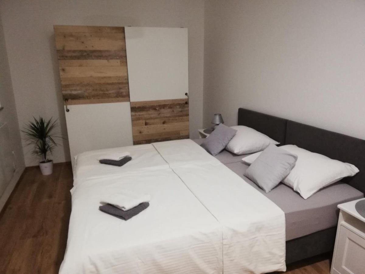Guest House Lucija Buzin Buitenkant foto