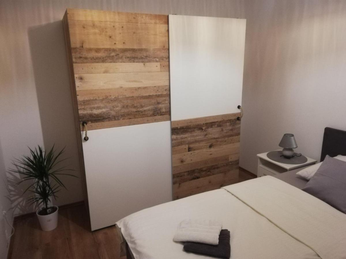 Guest House Lucija Buzin Buitenkant foto