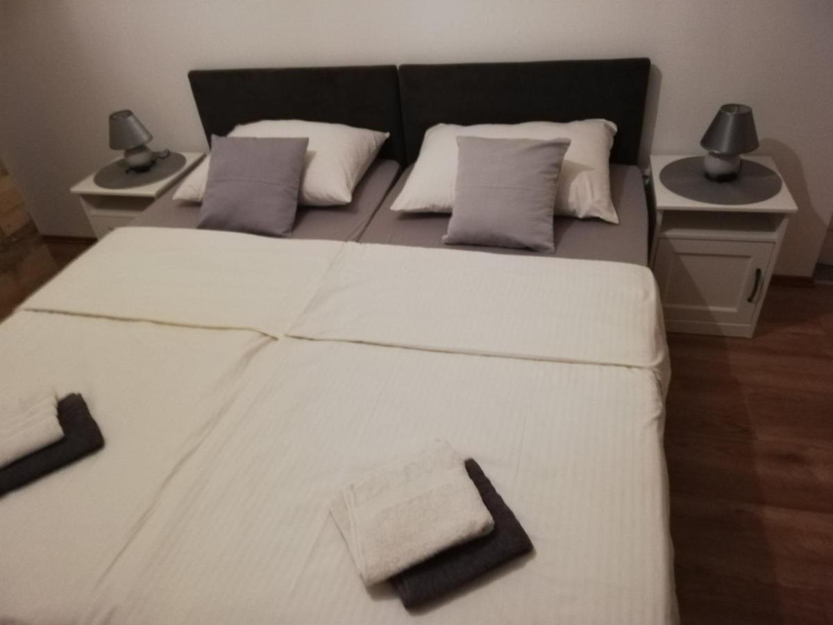 Guest House Lucija Buzin Buitenkant foto