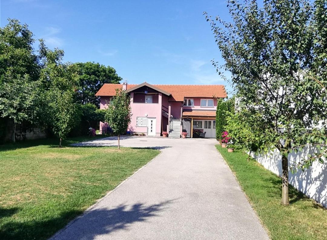 Guest House Lucija Buzin Buitenkant foto